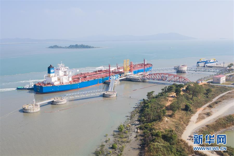 （習(xí)近平出訪(fǎng)配合稿&middot;圖文互動(dòng)）（3）通訊：為了中緬油氣管道的安全平穩(wěn)運(yùn)行