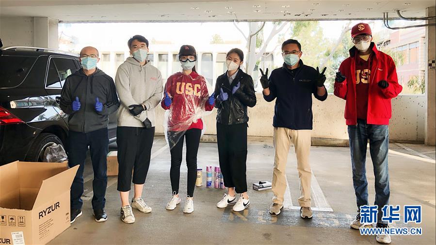 (國際疫情·圖文互動)(2)“來自祖國濃濃的愛”——在美留學生領(lǐng)取“健康包”背后的故事