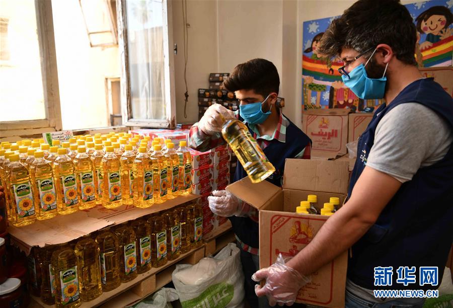 （國際疫情&middot;圖文互動）（6）通訊：疫情中，那抹笑容最難忘&mdash;&mdash;記向困難家庭發(fā)放愛心包裹的敘利亞青年志愿者