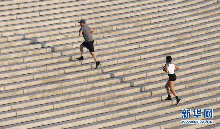 (國際疫情·XHDW)(4)美國官方單日新增新冠病例超5.4萬例