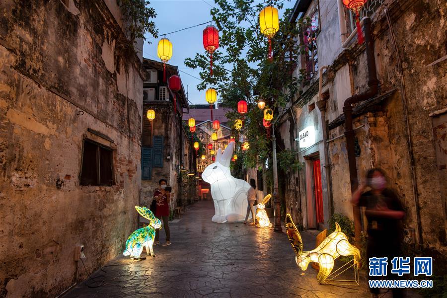 （國際&middot;圖文互動）（4）玉兔花燈映照吉隆坡月夜