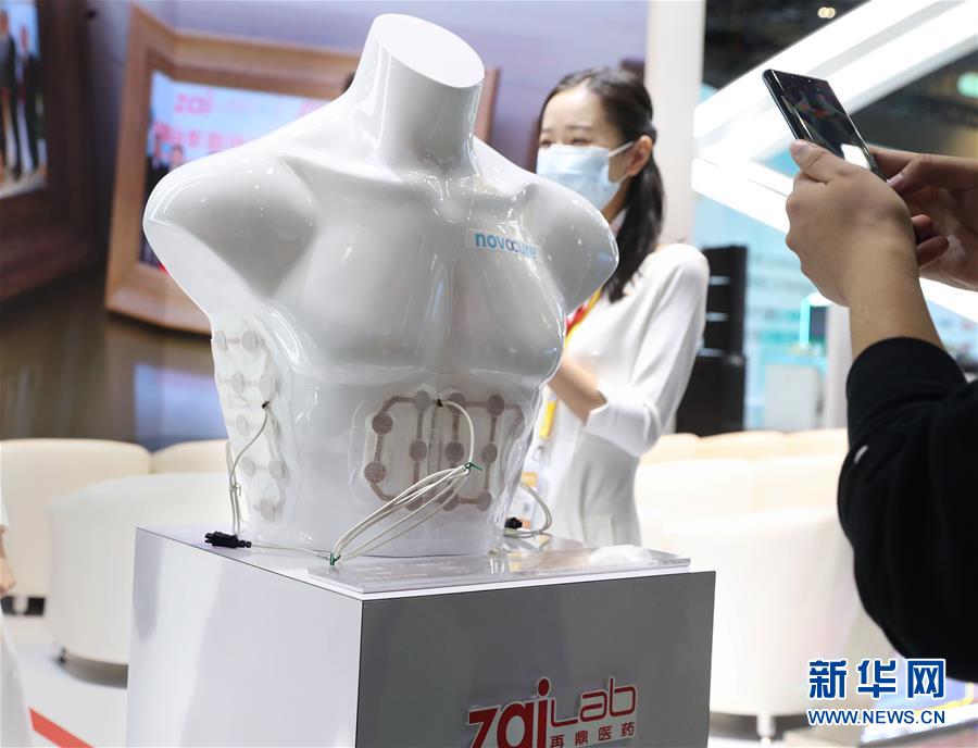 （第三屆進(jìn)博會(huì)&middot;圖文互動(dòng)）（2）新疫苗、新療法，進(jìn)博會(huì)最&ldquo;火爆&rdquo;展區(qū)見(jiàn)聞