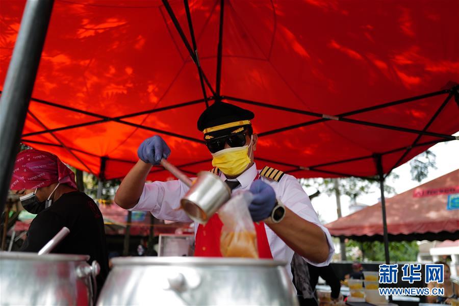 （國際&middot;圖文互動）（6）通訊：前方總有機遇&mdash;&mdash;記馬來西亞一位飛行員疫情下擺攤再就業(yè)