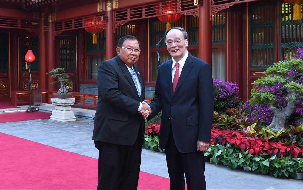 王岐山會見老撾人民革命黨中央總書記、國家主席本揚(yáng)