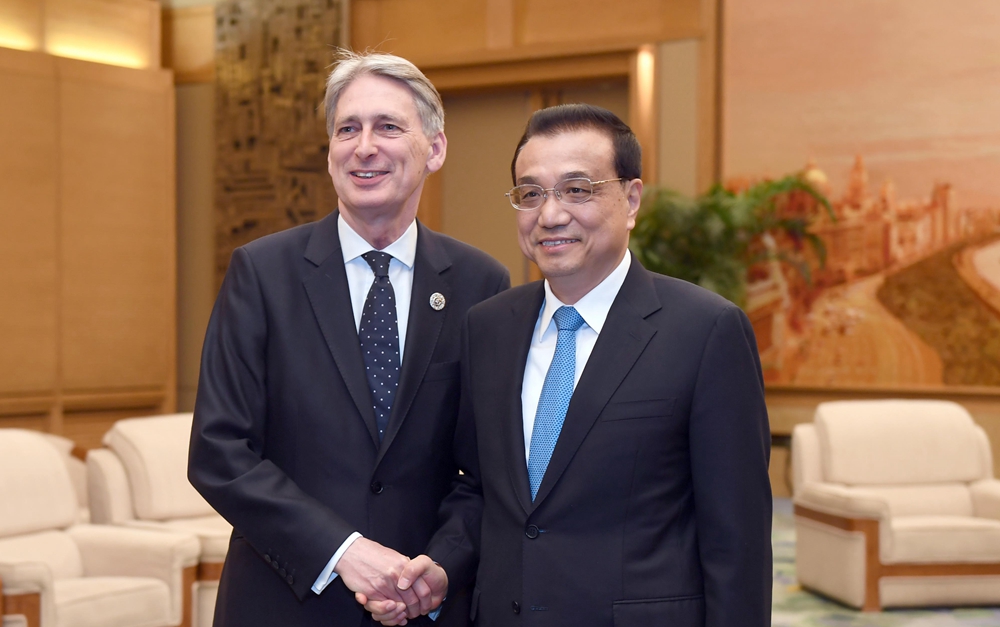 李克強(qiáng)會見英國首相特使、財政大臣哈蒙德