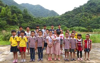 &ldquo;雙胞胎村&rdquo;的快樂(lè)童年