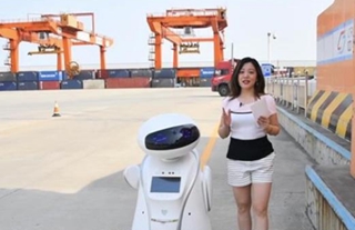 機器人帶你通關(guān)！青島與上合問與答