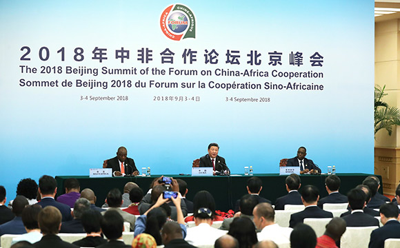 習(xí)近平同拉馬福薩、薩勒共同會(huì)見記者