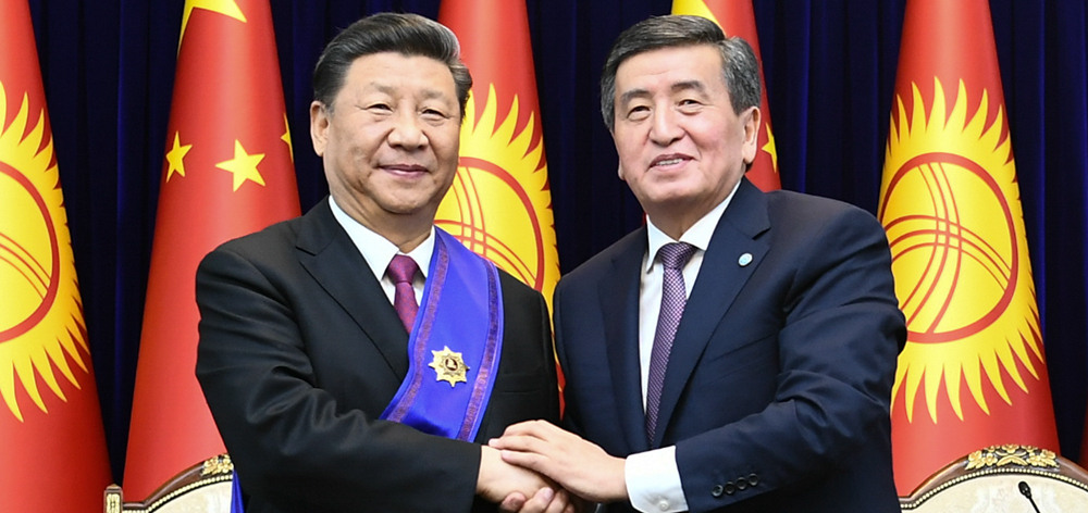 習(xí)近平出席儀式 接受吉爾吉斯斯坦總統(tǒng)熱恩別科夫授予&ldquo;瑪納斯&rdquo;一級勛章